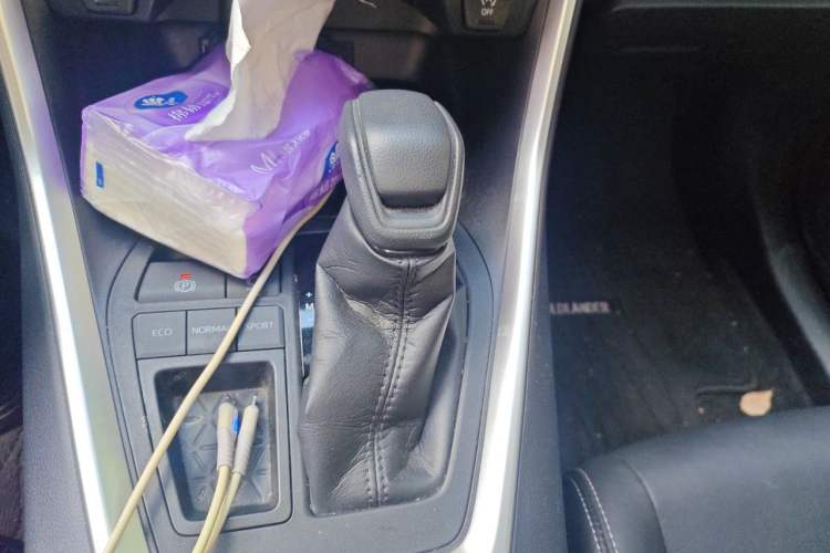 Used Toyota Wildlander 2020 2.0L CVT Two-Wheel Drive Luxury Edition Gear Lever