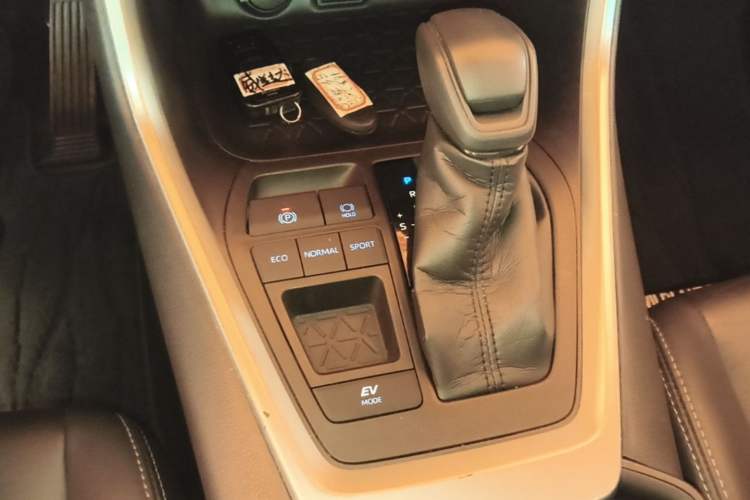Used Toyota Wildlander 2020 Dual-Engine 2.5L E-CVT Two-Wheel Drive Luxury Edition Gear Lever