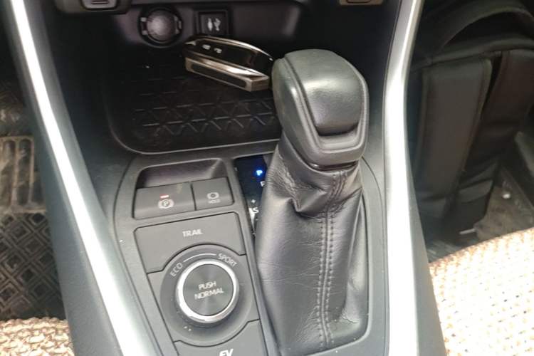 Used Toyota Wildlander 2020 Dual-Motor 2.5L E-CVT Four-Wheel Drive Luxury Edition Gear Lever