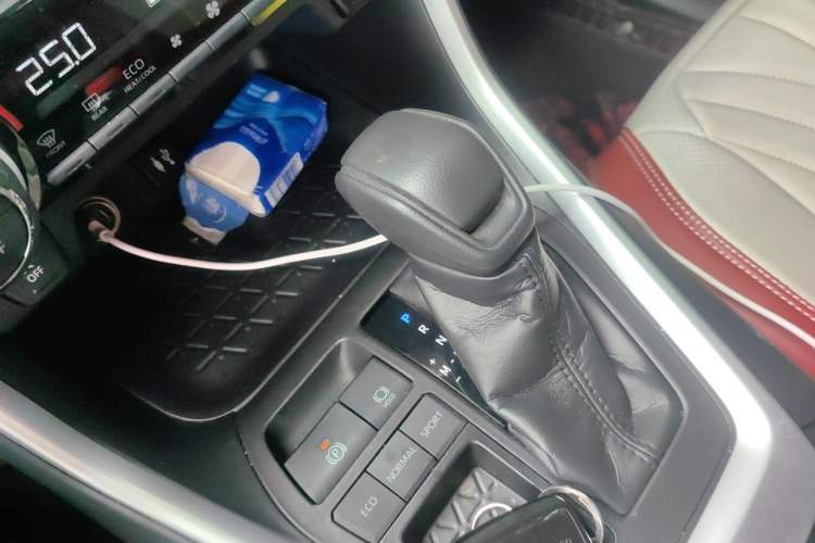 Used Toyota Wildlander 2020 2.0L CVT Two-Wheel Drive Luxury Edition Gear Lever