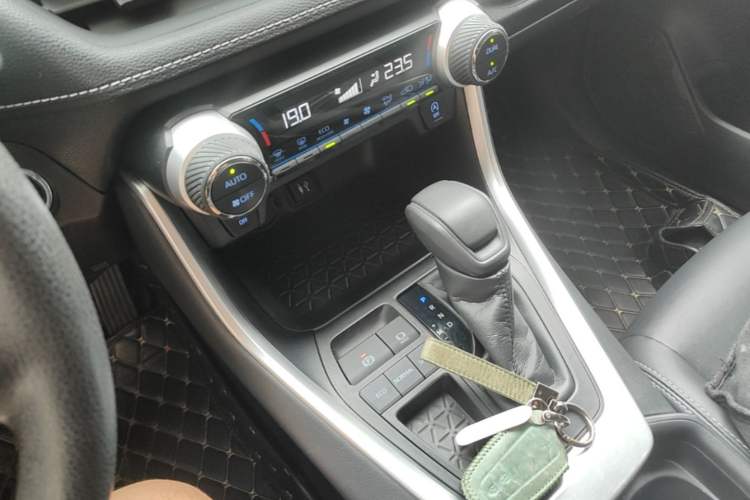 Used Toyota Wildlander 2020 2.0L CVT Two-Wheel Drive Luxury Edition Gear Lever