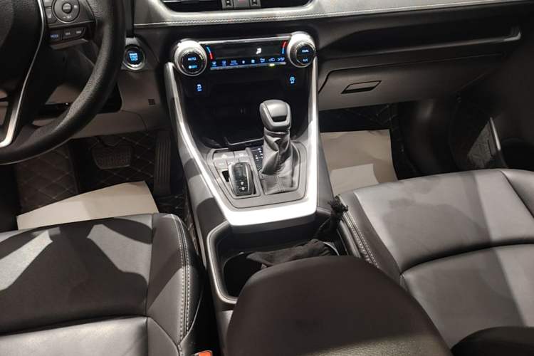 Used Toyota Wildlander 2020 2.0L CVT Two-Wheel Drive Luxury Edition Gear Lever