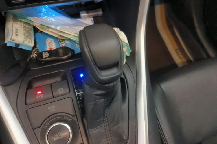 Used Toyota Wildlander 2020 Dual-Engine 2.5L E-CVT Two-Wheel Drive Prestige Edition Gear Lever