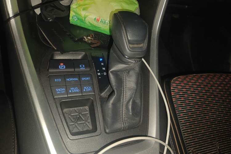 Used Toyota Wildlander 2020 2.0L CVT 4x4 Luxury Edition Gear Lever