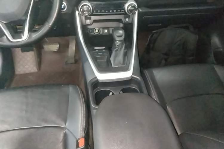 Used Toyota Wildlander 2020 2.0L CVT Two-Wheel Drive Luxury Edition Gear Lever