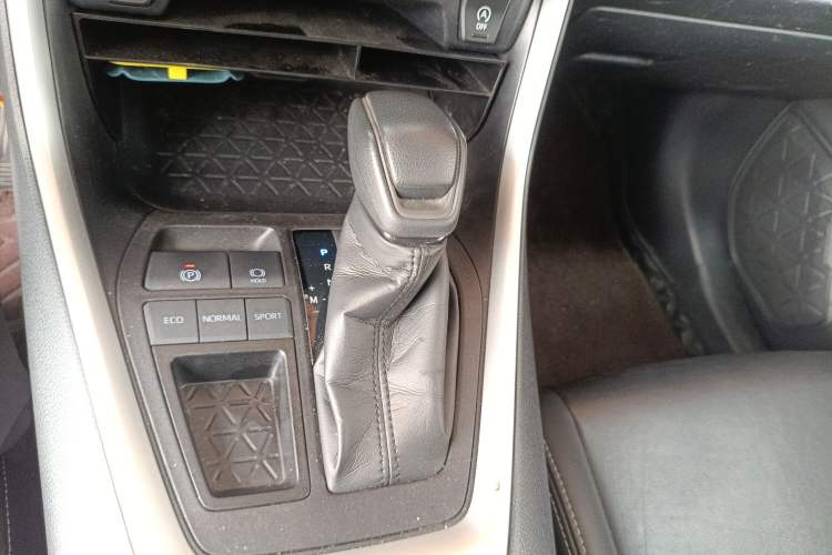 Used Toyota Wildlander 2020 2.0L CVT Two-Wheel Drive Luxury Edition Gear Lever