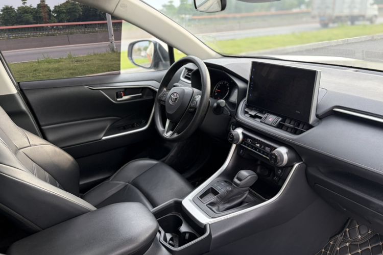 Used Toyota Wildlander 2020 2.0L CVT Two-Wheel Drive Luxury Edition Interior 11