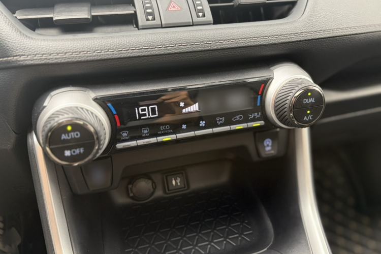 Used Toyota Wildlander 2020 2.0L CVT Two-Wheel Drive Luxury Edition Interior 3