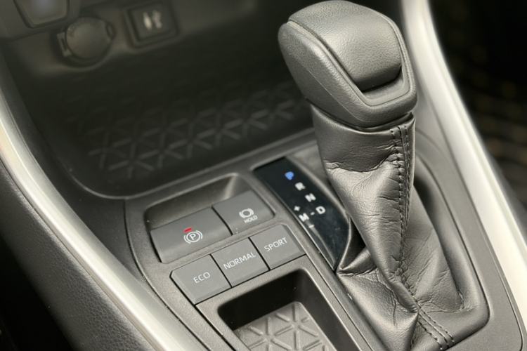 Used Toyota Wildlander 2020 2.0L CVT Two-Wheel Drive Luxury Edition Interior 4
