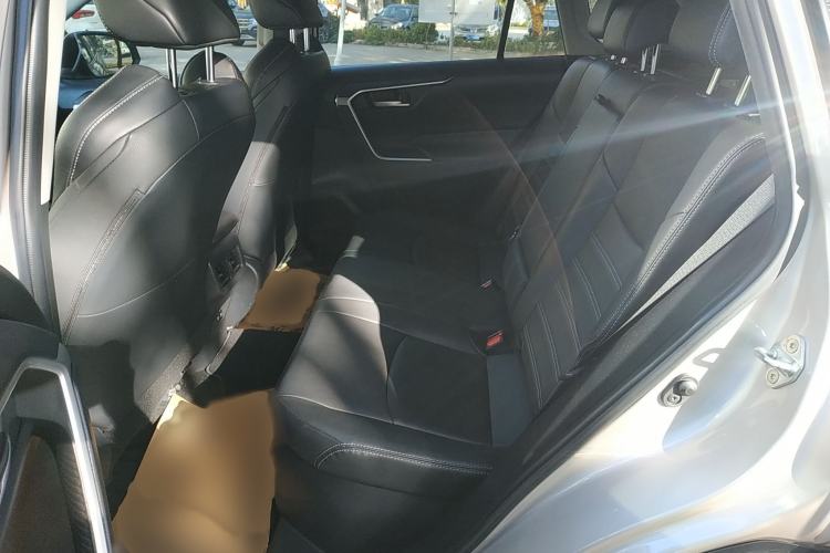 Used Toyota Wildlander 2020 Dual-Engine 2.5L E-CVT Two-Wheel Drive Luxury Edition Interior 4