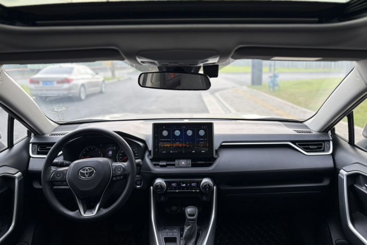 Used Toyota Wildlander 2020 2.0L CVT Two-Wheel Drive Luxury Edition Interior 6