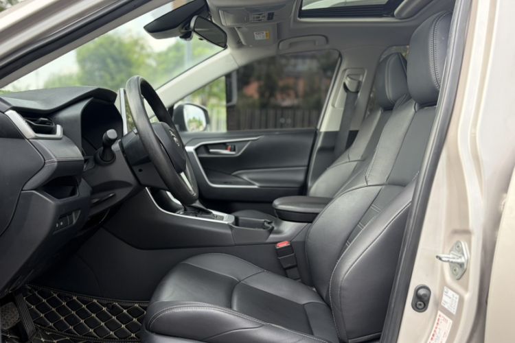 Used Toyota Wildlander 2020 2.0L CVT Two-Wheel Drive Luxury Edition Interior 8