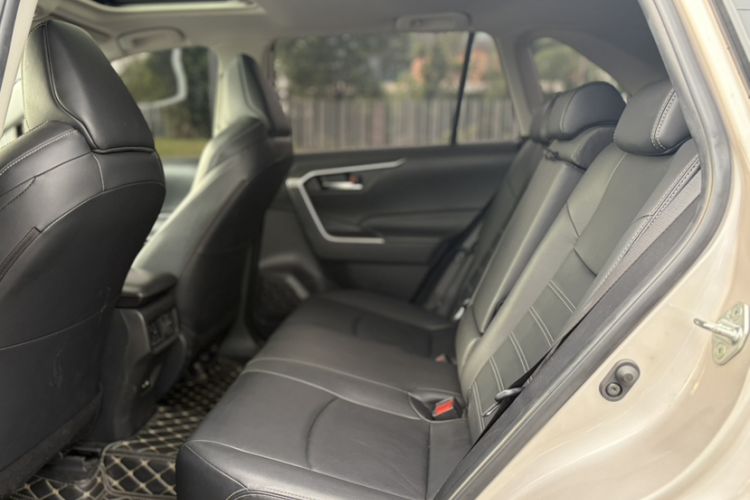 Used Toyota Wildlander 2020 2.0L CVT Two-Wheel Drive Luxury Edition Interior 9