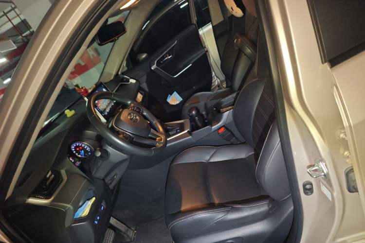 Used Toyota Wildlander 2020 Dual-Engine 2.5L E-CVT Two-Wheel Drive Prestige Edition Left Front Seat