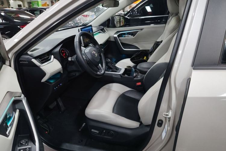 Used Toyota Wildlander 2020 2.0L CVT 4x4 Luxury Edition Left Front Seat