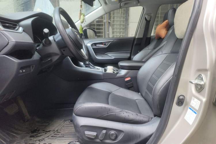 Used Toyota Wildlander 2020 2.0L CVT 4x4 Luxury Edition Left Front Seat