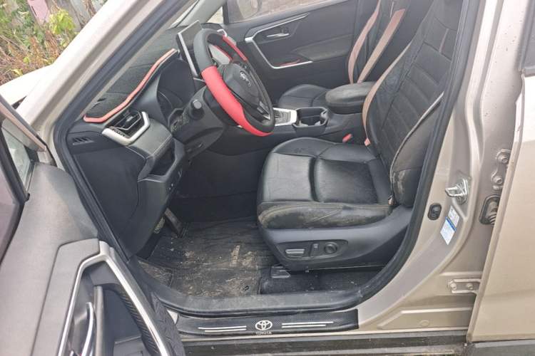 Used Toyota Wildlander 2020 Dual-Motor 2.5L E-CVT Four-Wheel Drive Luxury Edition Left Front Seat