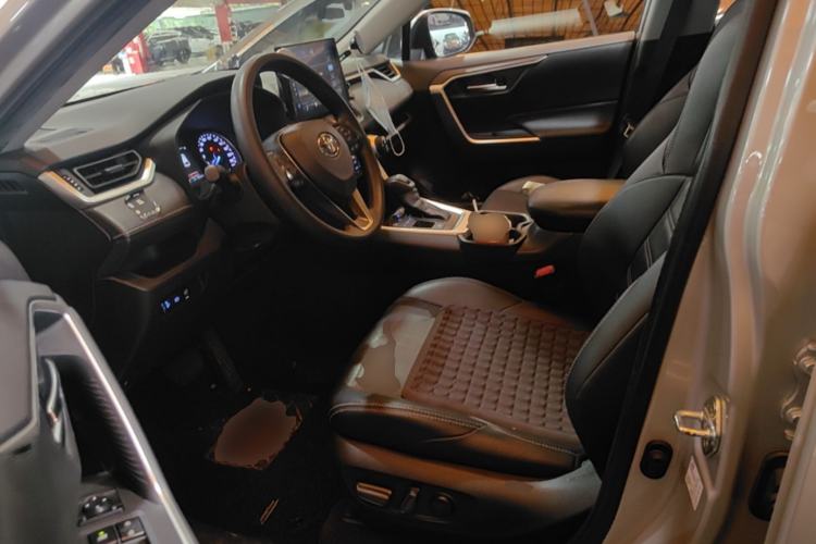 Used Toyota Wildlander 2020 Dual-Engine 2.5L E-CVT Two-Wheel Drive Luxury Edition Left Front Seat