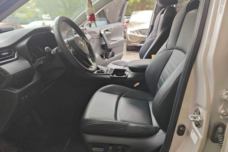 Used Toyota Wildlander 2020 2.0L CVT Two-Wheel Drive Luxury Edition Left Front Seat