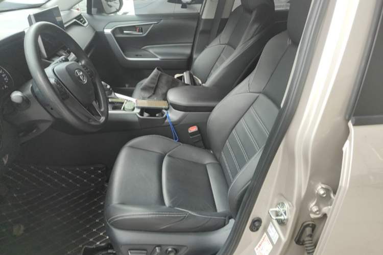 Used Toyota Wildlander 2020 2.0L CVT Two-Wheel Drive Luxury Edition Left Front Seat