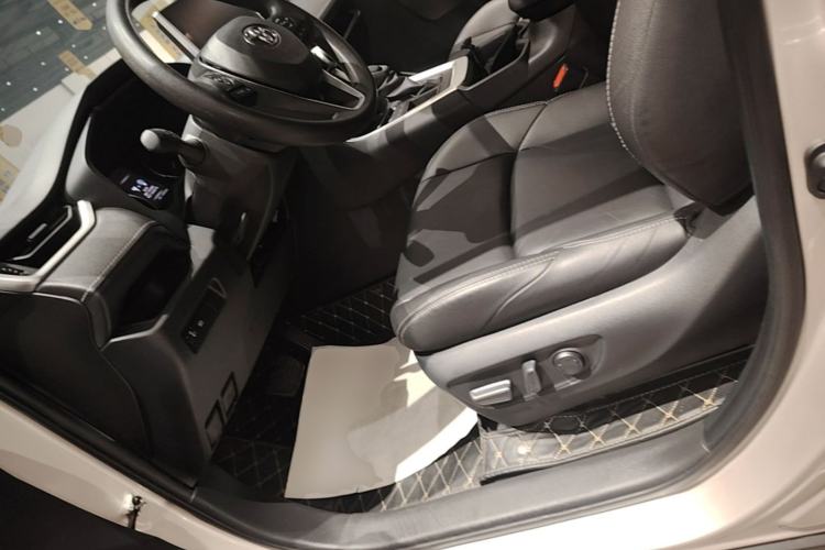 Used Toyota Wildlander 2020 2.0L CVT Two-Wheel Drive Luxury Edition Left Front Seat