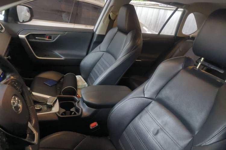 Used Toyota Wildlander 2020 Dual-Engine 2.5L E-CVT Two-Wheel Drive Prestige Edition Left Front Seat