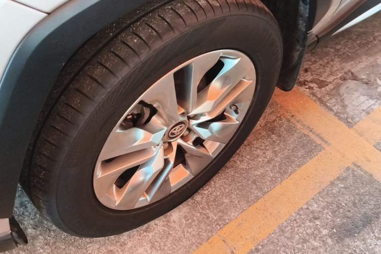 Used Toyota Wildlander 2020 Dual-Engine 2.5L E-CVT Two-Wheel Drive Luxury Edition Left Front Wheel Hub