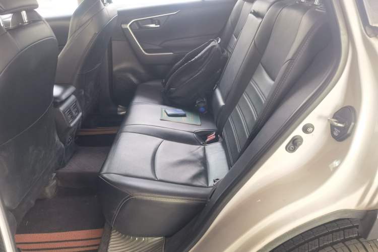Used Toyota Wildlander 2020 2.0L CVT Two-Wheel Drive Luxury Edition Left Rear Seat