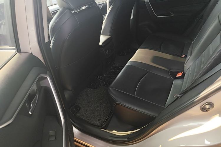 Used Toyota Wildlander 2020 2.0L CVT Two-Wheel Drive Luxury Edition Left Rear Seat