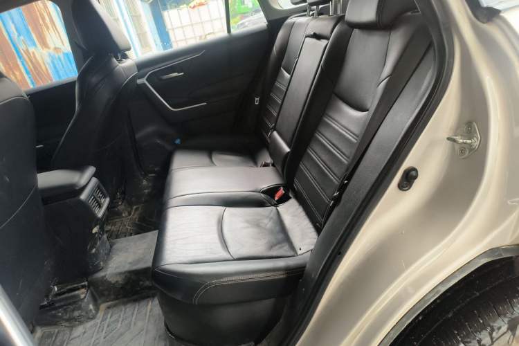 Used Toyota Wildlander 2020 Dual-Motor 2.5L E-CVT Four-Wheel Drive Luxury Edition Left Rear Seat
