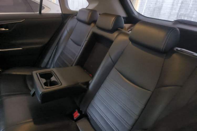 Used Toyota Wildlander 2020 Dual-Engine 2.5L E-CVT Two-Wheel Drive Prestige Edition Left Rear Seat