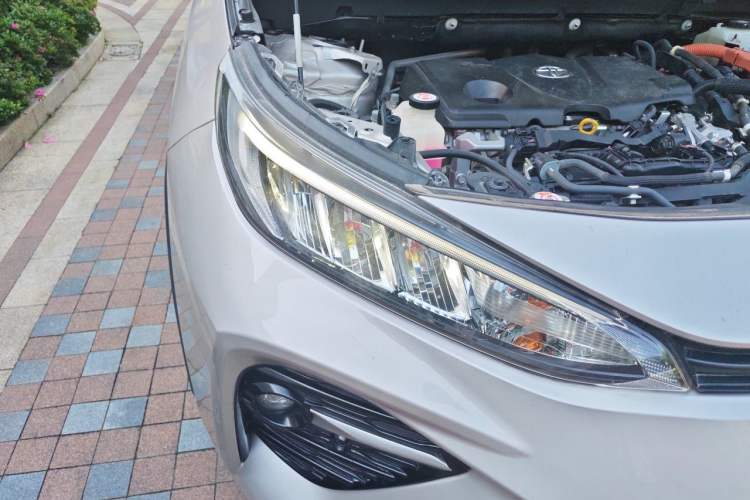 Used Toyota Wildlander 2020 Dual-Motor 2.5L E-CVT Four-Wheel Drive Luxury Edition Right Front Headlight
