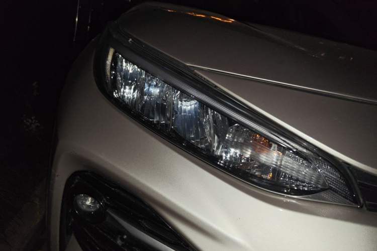 Used Toyota Wildlander 2020 2.0L CVT Two-Wheel Drive Luxury Edition Right Front Headlight