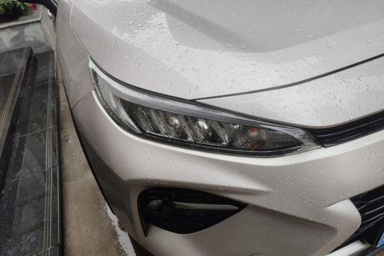 Used Toyota Wildlander 2020 2.0L CVT 4x4 Luxury Edition Right Front Headlight