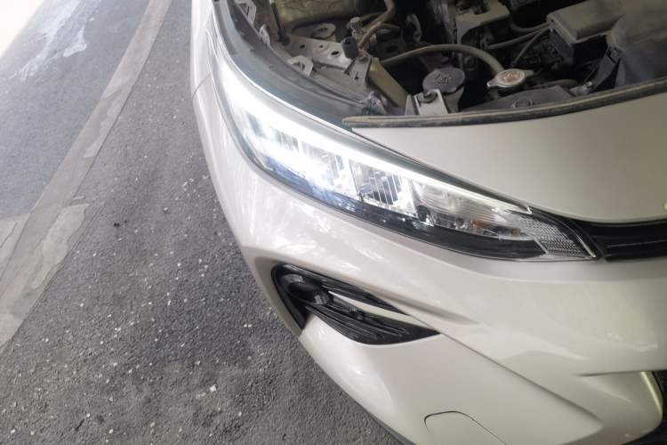 Used Toyota Wildlander 2020 2.0L CVT Two-Wheel Drive Luxury Edition Right Front Headlight