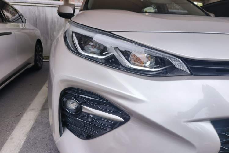Used Toyota Wildlander 2020 Dual-Engine 2.5L E-CVT Two-Wheel Drive Prestige Edition Right Front Headlight