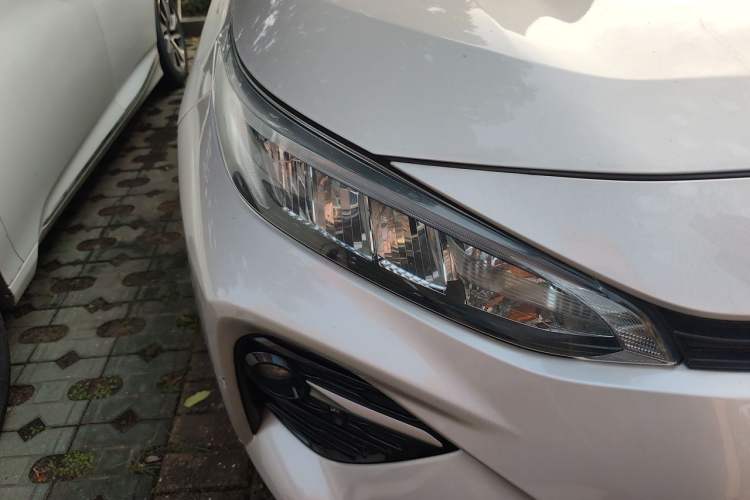 Used Toyota Wildlander 2020 2.0L CVT Two-Wheel Drive Luxury Edition Right Front Headlight