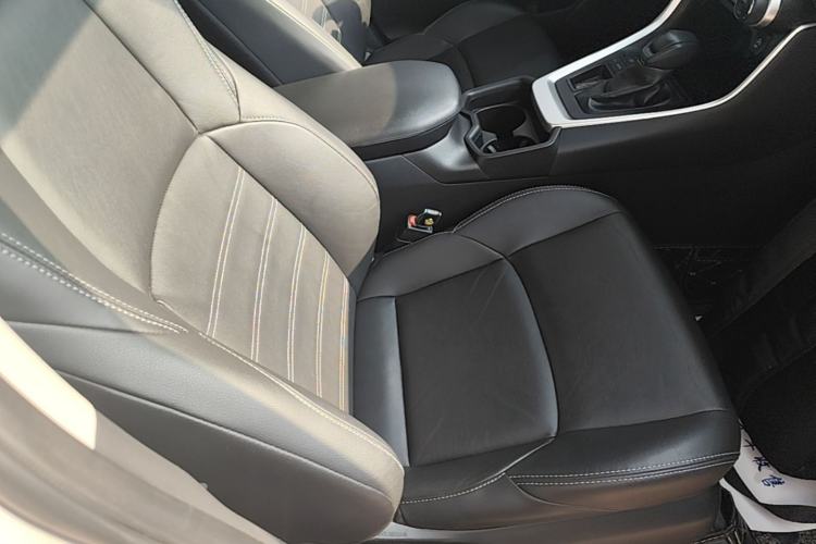 Used Toyota Wildlander 2020 2.0L CVT Two-Wheel Drive Luxury Edition Right Front Seat