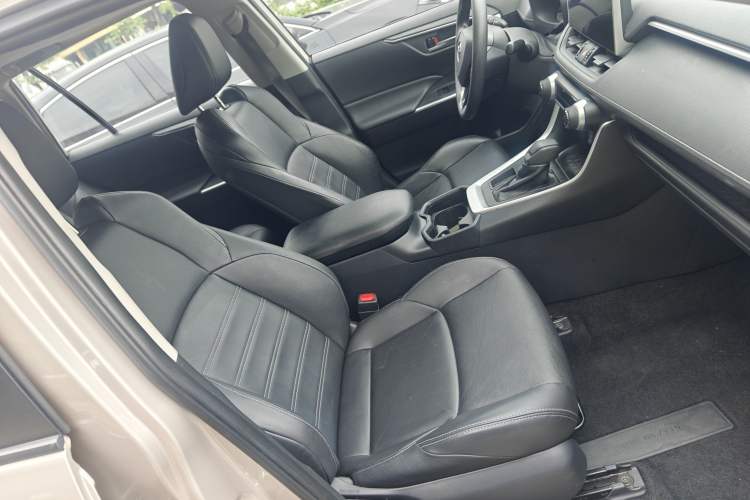 Used Toyota Wildlander 2020 2.0L CVT Two-Wheel Drive Luxury Edition Right Front Seat