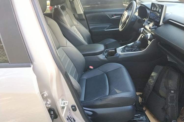 Used Toyota Wildlander 2020 Dual-Engine 2.5L E-CVT Two-Wheel Drive Luxury Edition Right Front Seat