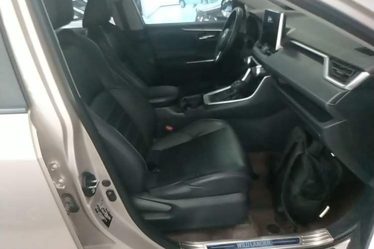 Used Toyota Wildlander 2020 2.0L CVT Two-Wheel Drive Luxury Edition Right Front Seat