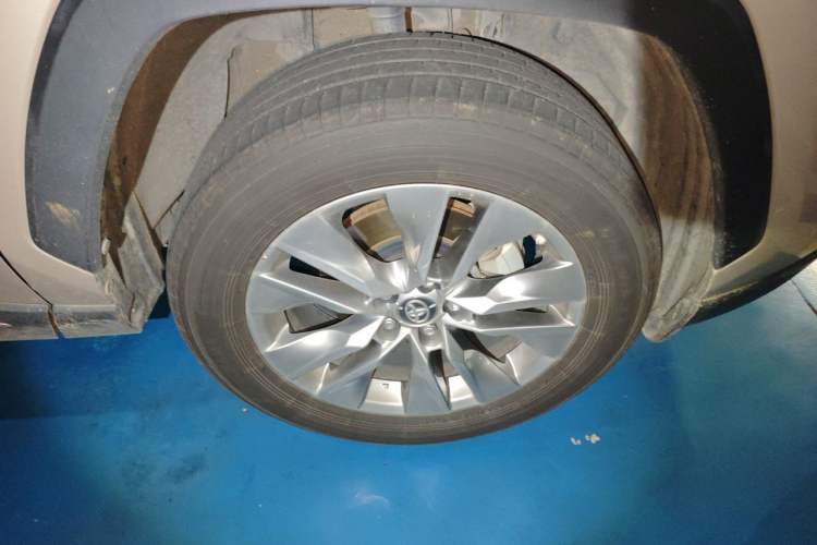 Used Toyota Wildlander 2020 Dual-Engine 2.5L E-CVT Two-Wheel Drive Prestige Edition Right Front Wheel Hub