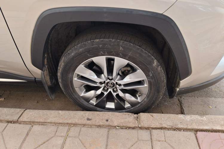 Used Toyota Wildlander 2020 Dual-Motor 2.5L E-CVT Four-Wheel Drive Luxury Edition Right Front Wheel Hub