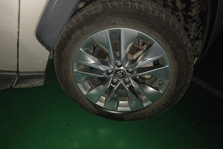 Used Toyota Wildlander 2020 2.0L CVT 4x4 Luxury Edition Right Front Wheel Hub