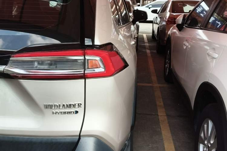 Used Toyota Wildlander 2020 Dual-Engine 2.5L E-CVT Two-Wheel Drive Luxury Edition Right Rear Taillight