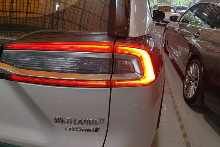 Used Toyota Wildlander 2020 Dual-Engine 2.5L E-CVT Two-Wheel Drive Luxury Edition Right Rear Taillight