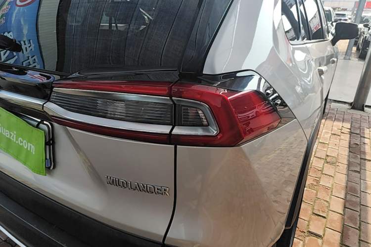 Used Toyota Wildlander 2020 2.0L CVT Two-Wheel Drive Luxury Edition Right Rear Taillight