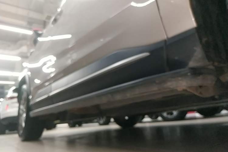 Used Toyota Wildlander 2020 2.0L CVT Two-Wheel Drive Luxury Edition Right Side Sill