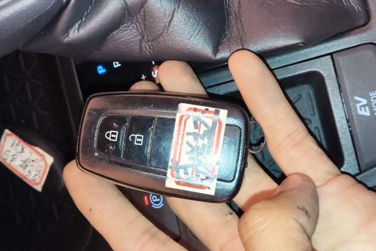 Used Toyota Wildlander 2020 Dual-Engine 2.5L E-CVT Two-Wheel Drive Luxury Edition Vehicle Key