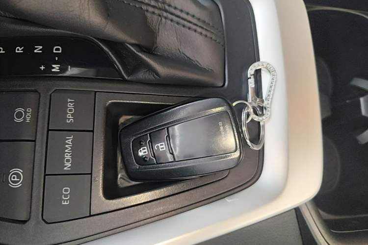 Used Toyota Wildlander 2020 2.0L CVT Two-Wheel Drive Luxury Edition Vehicle Key